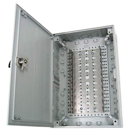 6437 1 020-20KRONECTION BOX III на 100 пар, с 1 монтажным хомутом для установки 10 модулей  LSA-PLUS 2/10, дверь с поворотной задвижкой