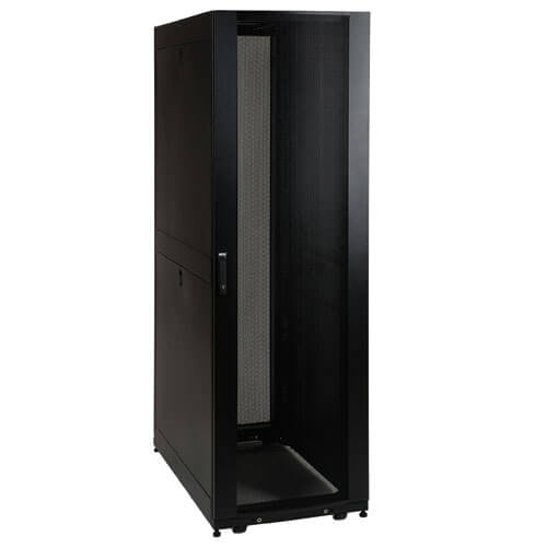 Шкаф стандартной глубины серии SmartRack высотой 48U (поставляется с дверцами и боковыми панелями)
