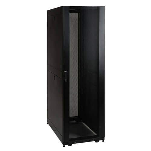 Шкаф средней глубины серии SmartRack высотой 45U (поставляется с дверцами и боковыми панелями)